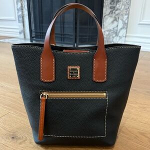 EUC Dooney & Bourke‎ - Pebble Grain Brinley - Black Leather